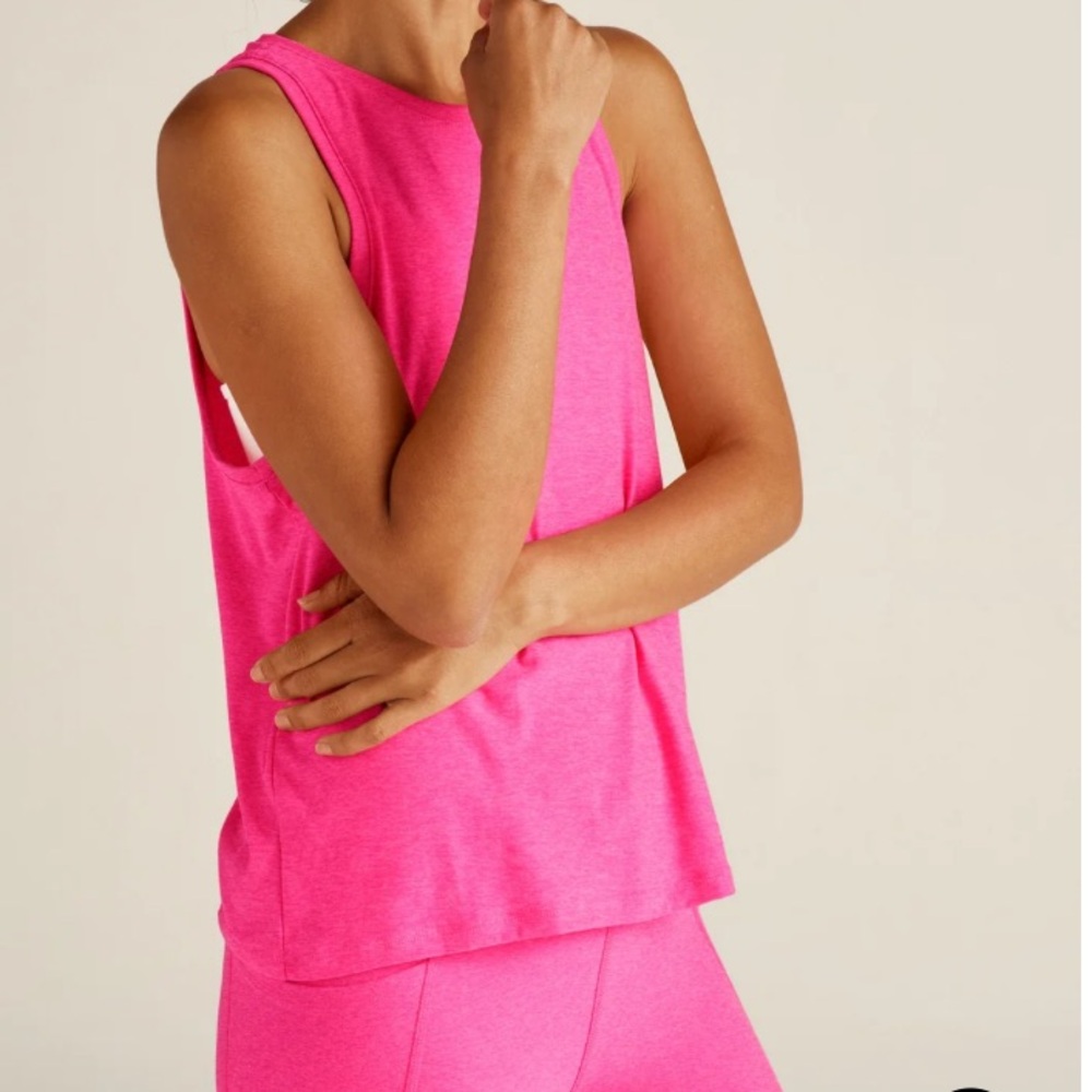 Beyond Yoga. Featherweight Rebalance Tank. Pink Punch Heather. Size Medium.